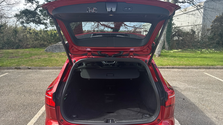 Volvo V60 2.0 B3P R DESIGN 5dr Auto Petrol Estate